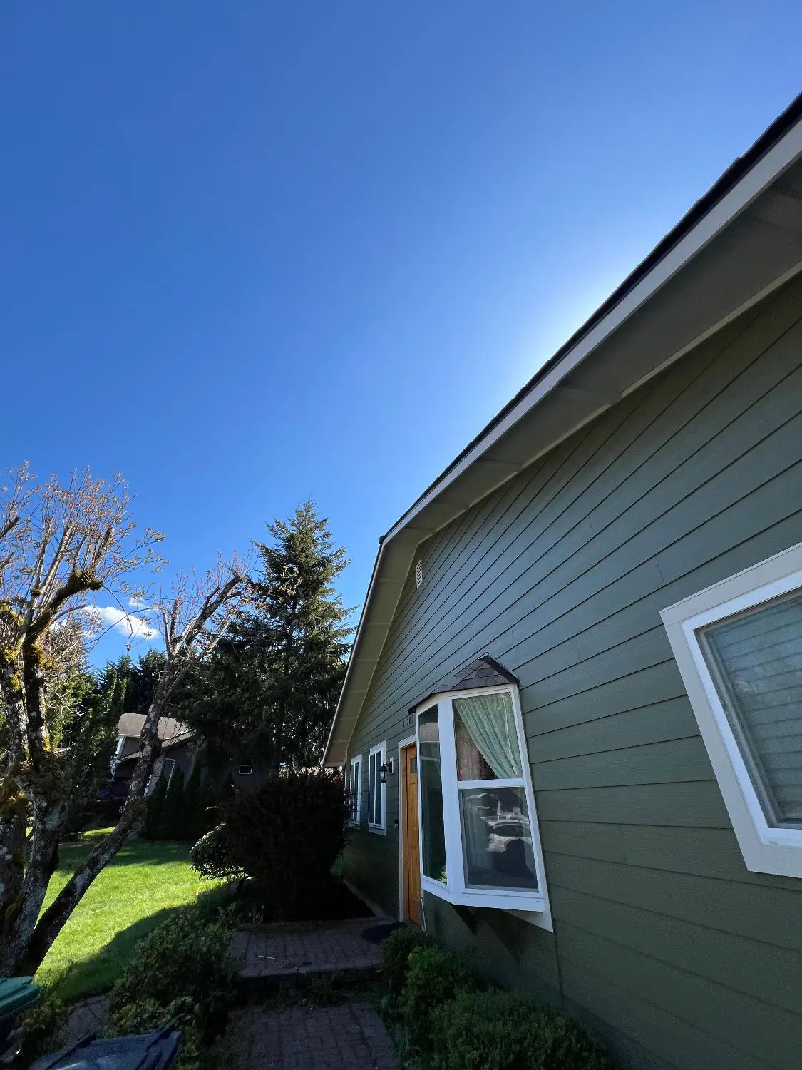 Finished exterior in Mountain Sage and Cobblestone on Maple Valley WA home